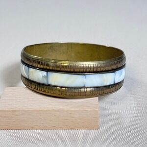 Vintage Brass And Shell Inlay Etched Bangle Bracelet Artisan‎  Boho Textured